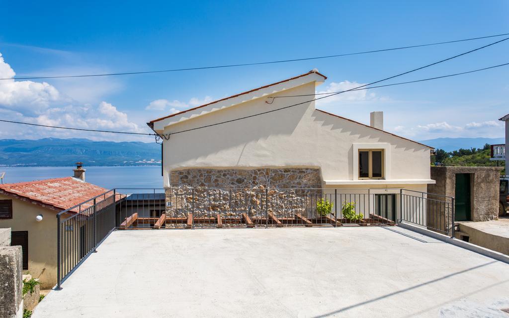 Apartman Bonaca Vrbnik Zewnętrze zdjęcie